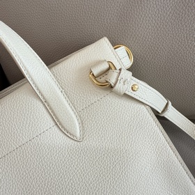 Новая сумка Burberry, изготовленная из