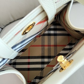 Новая сумка Burberry, изготовленная из