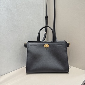 Новая сумка Burberry, изготовленная из