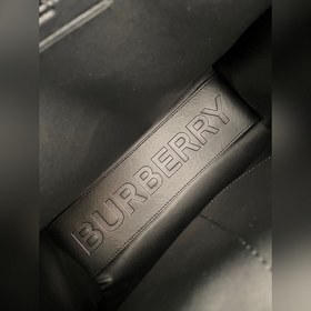 Новая сумка-тоут от Burberry изготовле