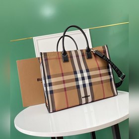 Новейшая сумка Burberry с клетчатым уз
