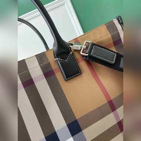 Новейшая сумка Burberry с клетчатым уз