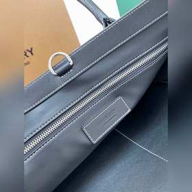 Новейшая сумка Burberry с клетчатым уз