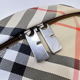 Новейшая сумка Burberry на пояс, украш