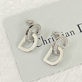 Серьги-гвоздики DIOR： популярные модел