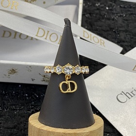 Новая коллекция бестселлеров Dior