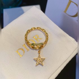 Кольцо Dior Star из того же материала,