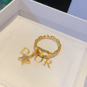 Кольцо Dior Star из того же материала,