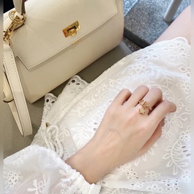 Кольцо Dior Star из того же материала,