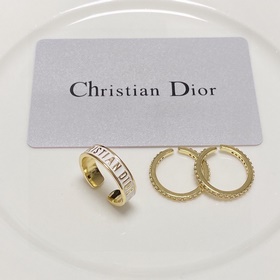 Кольцо из модной коллекции Dior Full D