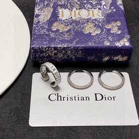 Кольцо из модной коллекции Dior Full D