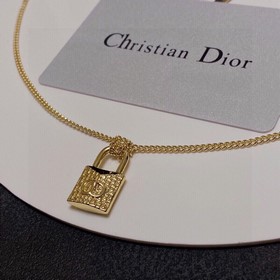 [Колье Dior с переплетенными цепочками