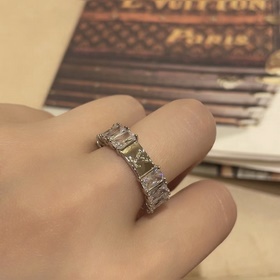 Новые поступления Louis Vuitton  Н