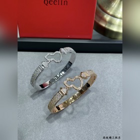 V Gold Material Qeelin Браслет с полны