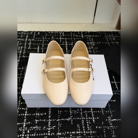 CELINE 25SS — молодежный стиль с эффе