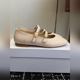 CELINE 25SS — молодежный стиль с эффе