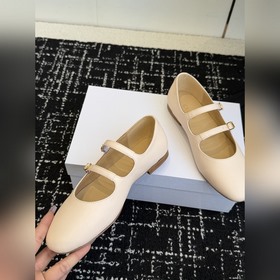 CELINE 25SS — молодежный стиль с эффе
