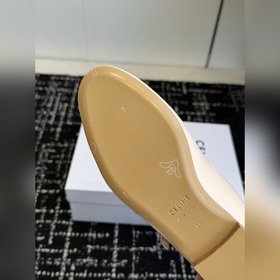 CELINE 25SS — молодежный стиль с эффе