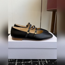 CELINE 25SS — молодежный стиль с эффе