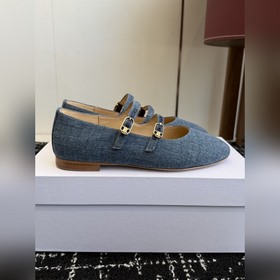 CELINE 25SS — молодежный стиль с эффе