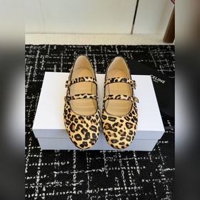 CELINE 25SS — молодежный стиль с эффе