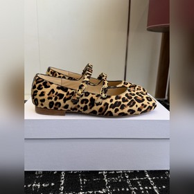 CELINE 25SS — молодежный стиль с эффе