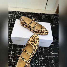 CELINE 25SS — молодежный стиль с эффе