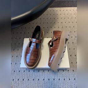 Высококачественные туфли CELINE 25SS 