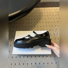 Высококачественные туфли CELINE 25SS 