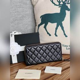 Доступен классический кошелек CHANEL C