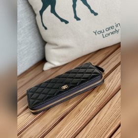 Доступен классический кошелек CHANEL C