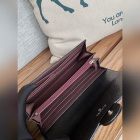 Доступен классический длинный кошелек 