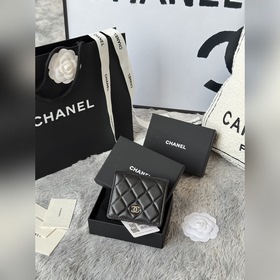 Новинка： компактный кошелек Chanel с