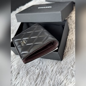 Новинка： компактный кошелек Chanel с 