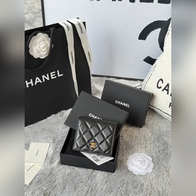 Новинка ： компактный кошелек Chanel с