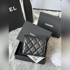 Новинка ： компактный кошелек Chanel с
