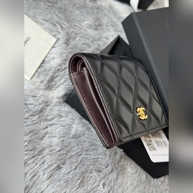 Новинка ： компактный кошелек Chanel с
