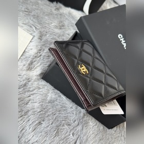 Новинка ： компактный кошелек Chanel с