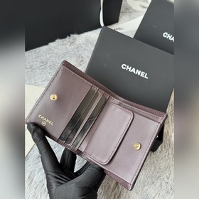 Новинка ： компактный кошелек Chanel с