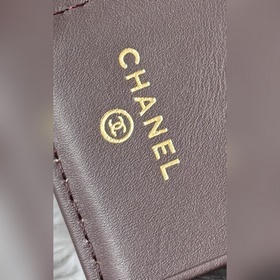 Новинка ： компактный кошелек Chanel с