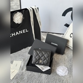 Новинка ： компактный кошелек Chanel с