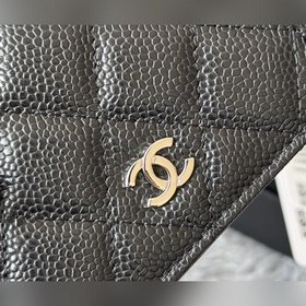 Новинка ： компактный кошелек Chanel с