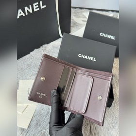 Новинка ： компактный кошелек Chanel с