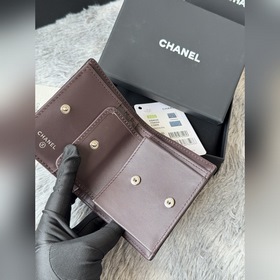 Новинка ： компактный кошелек Chanel с