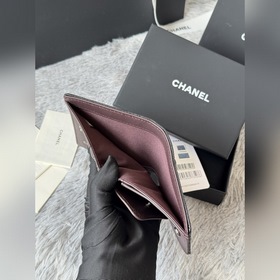Новинка ： компактный кошелек Chanel с