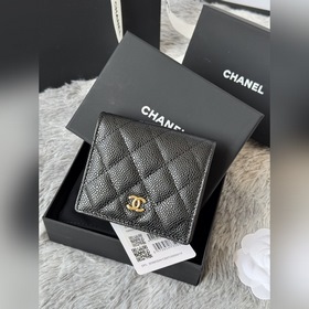 Новинка ： компактный кошелек Chanel с