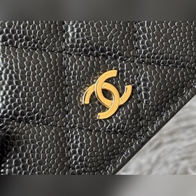 Новинка ： компактный кошелек Chanel с