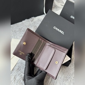 Новинка ： компактный кошелек Chanel с