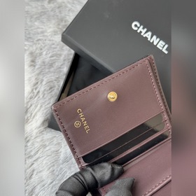Новинка ： компактный кошелек Chanel с