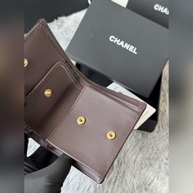 Новинка ： компактный кошелек Chanel с